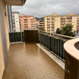 Luminoso appartamento pressi Via Dante